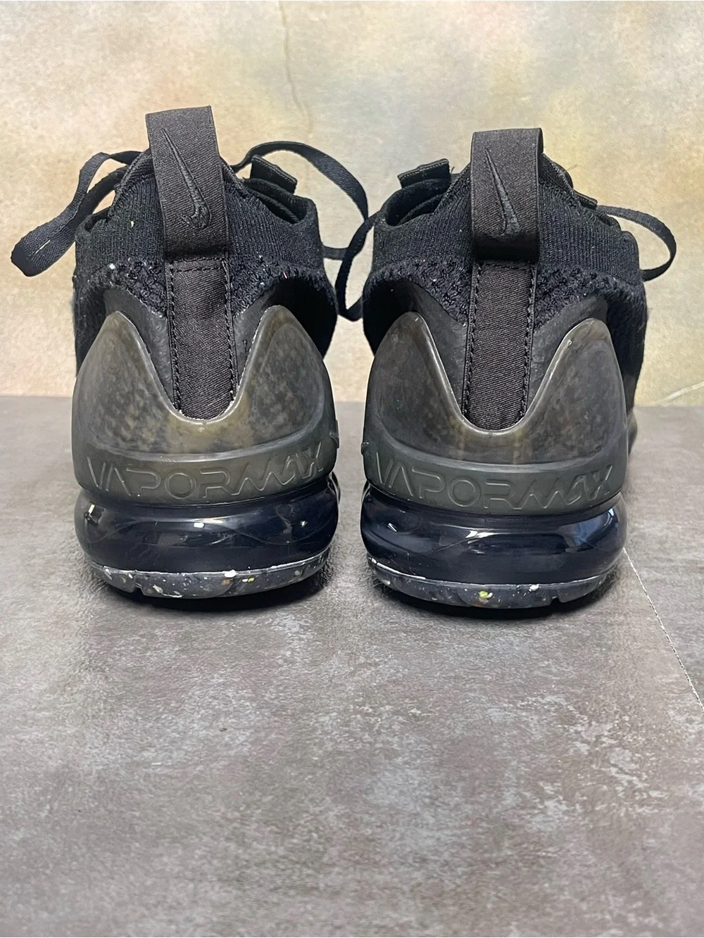 Nike Air VaporMax 2021 Men’s Triple Black Sneakers Size 10.5